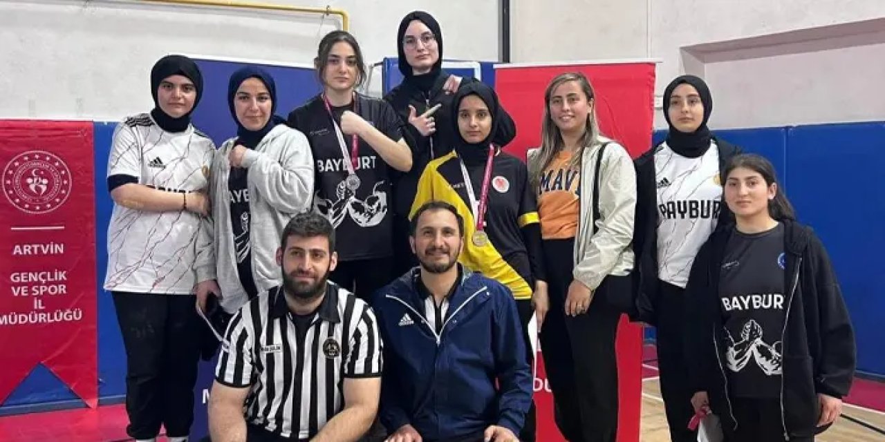 Bayburt’un kızları bilek güreşinde finale kaldı!