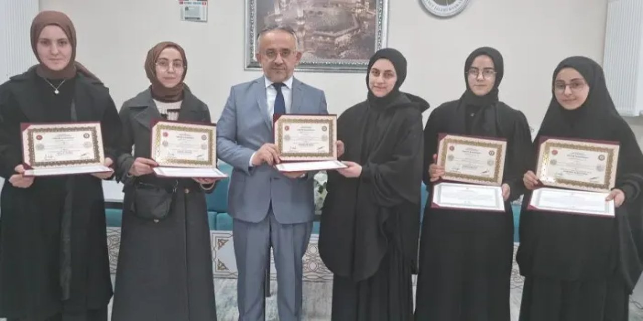 Bayburt’ta hafızlar belgelerine kavuştu!