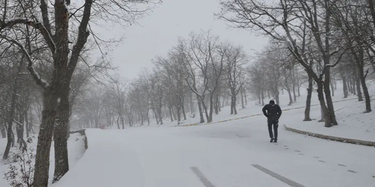 Samsun’da kar yağışı hayatı etkiledi, ekipler seferber oldu!