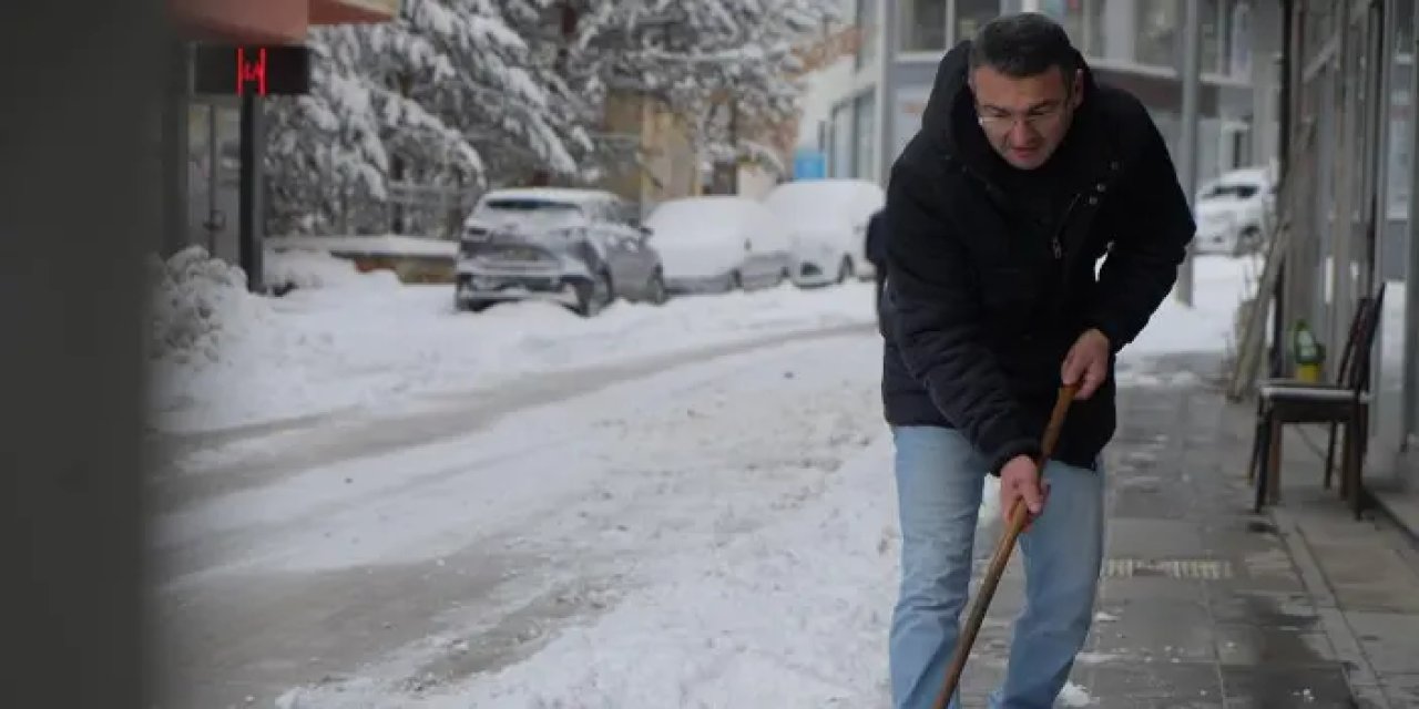Bayburt güne 15 santimetre karla uyandı!