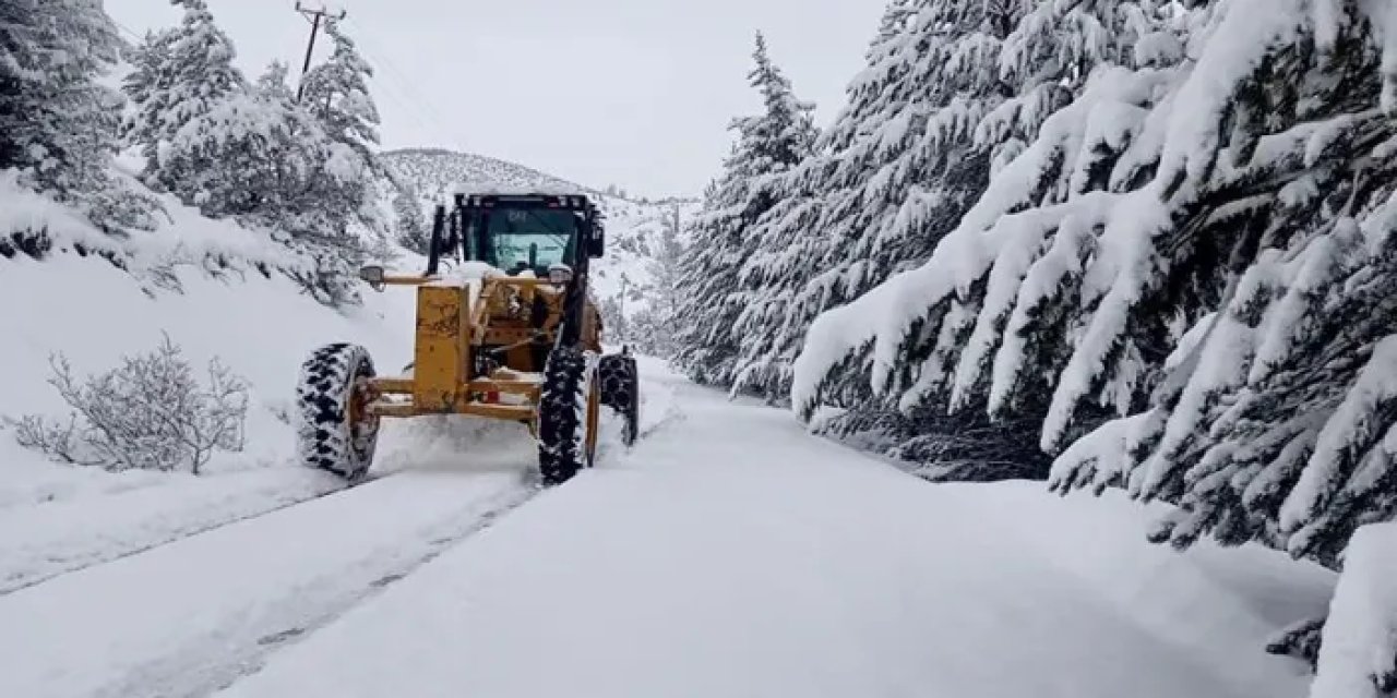 Giresun’da kar ulaşımı vurdu! 394 köy yolu kapandı