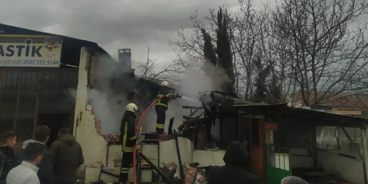 Samsun’da korkutan yangın! Depo dumanlar içinde kaldı