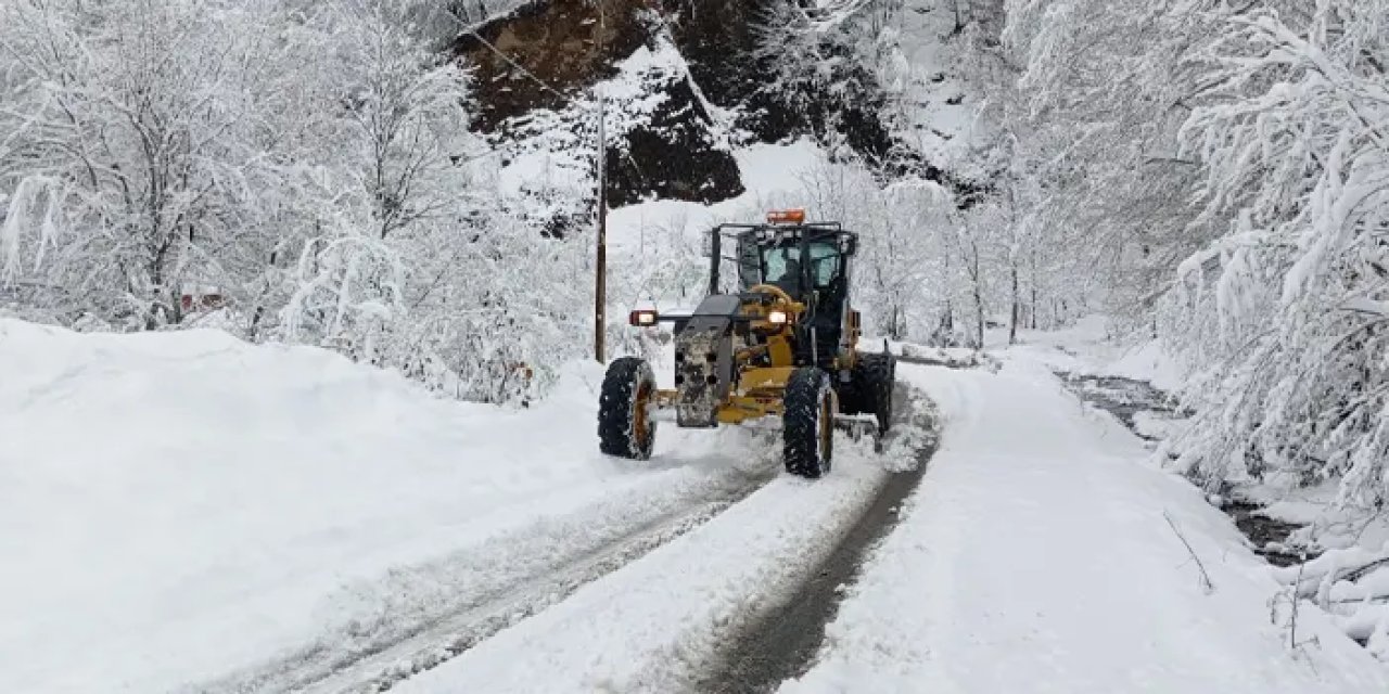 Doğu Karadeniz’de kar engeli! 977 yerleşim yeri ulaşıma kapandı