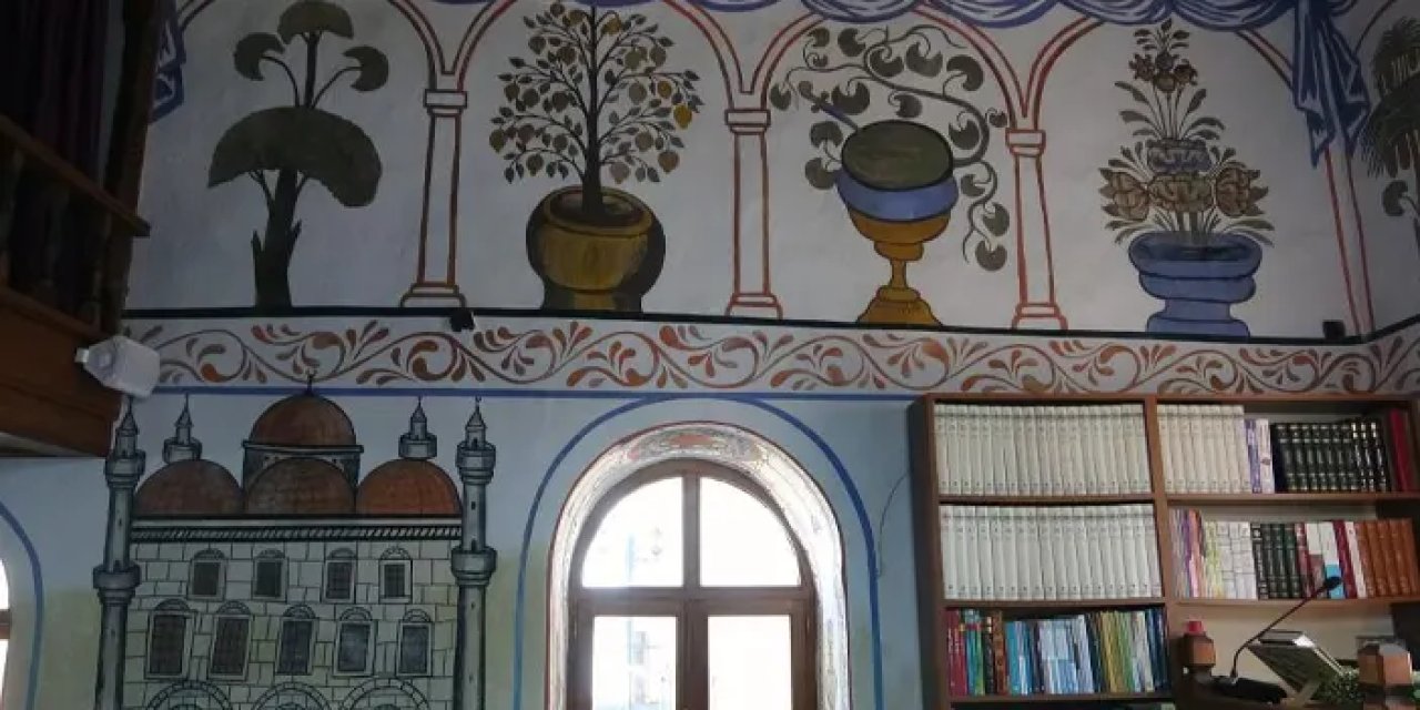 Giresun’da 500 yıllık camiye kök boya ile dikkat çeken tasvirler resmedildi!