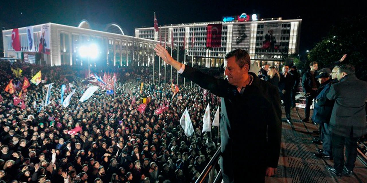 Ekrem İmamoğlu için Saraçhane'de toplandılar