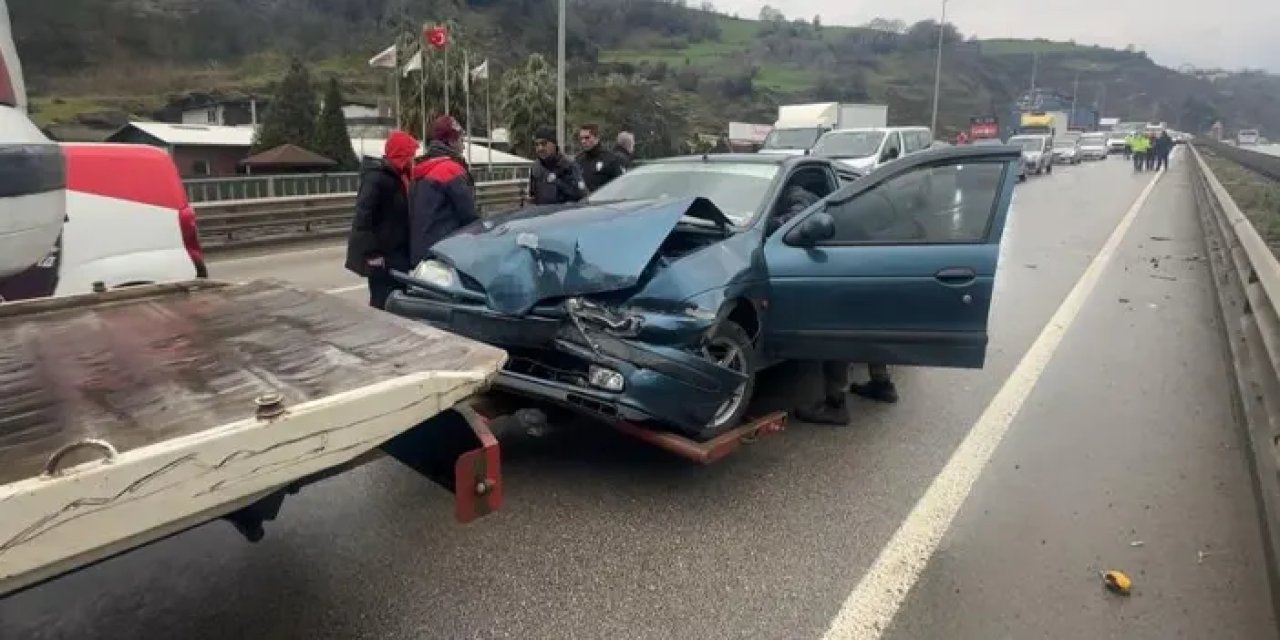 Tekkeköy’de viyadük çıkışında zincirleme kaza: 2 yaralı