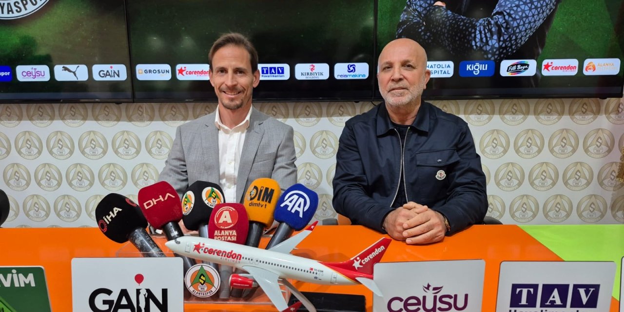 Trabzonspor'un eski yıldızı Pereira, Alanyaspor'a imzayı attı