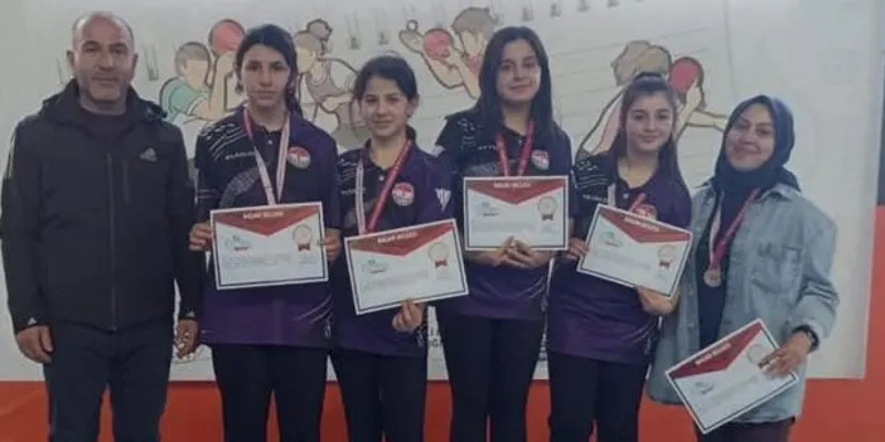 Bayburt takımı teniste ikinci oldu!