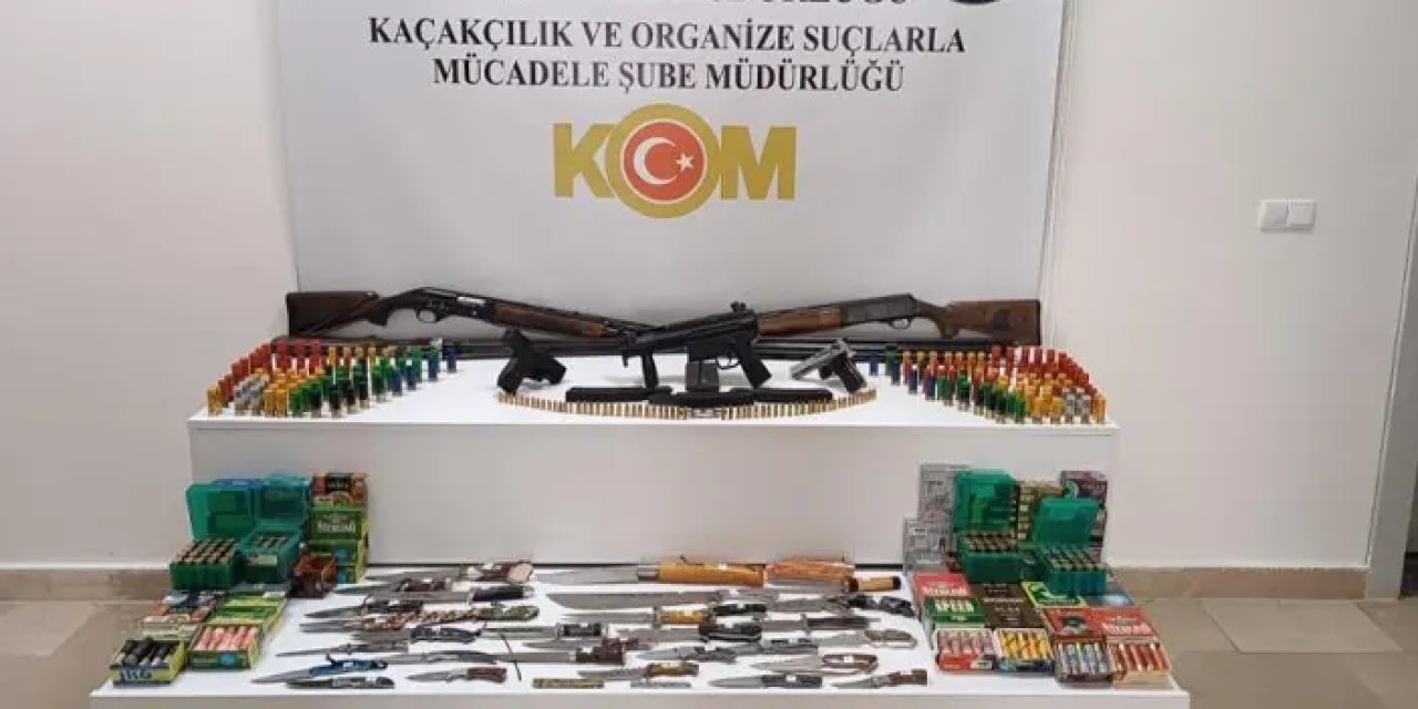 Samsun’da silah baskını! Çok sayıda silah ve bıçak ele geçti