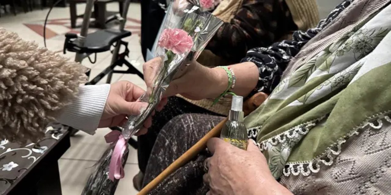 YEDAŞ’tan huzurevlerine anlamlı ziyaret: Beş ilde gönüllere dokundular