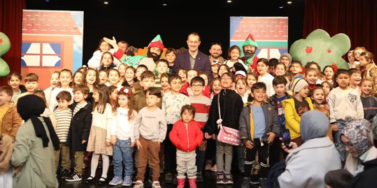 Akçaabat’ta ramazan coşkusu: Hacivat & Karagöz gösterisi minikleri güldürdü