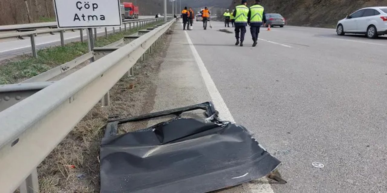 Kapı yerinden koptu, yolcu yola savruldu: Feci kaza can aldı