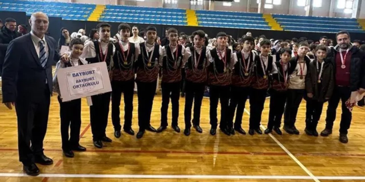Bayburt’ta halk oyunları ekibi finale yükseldi!