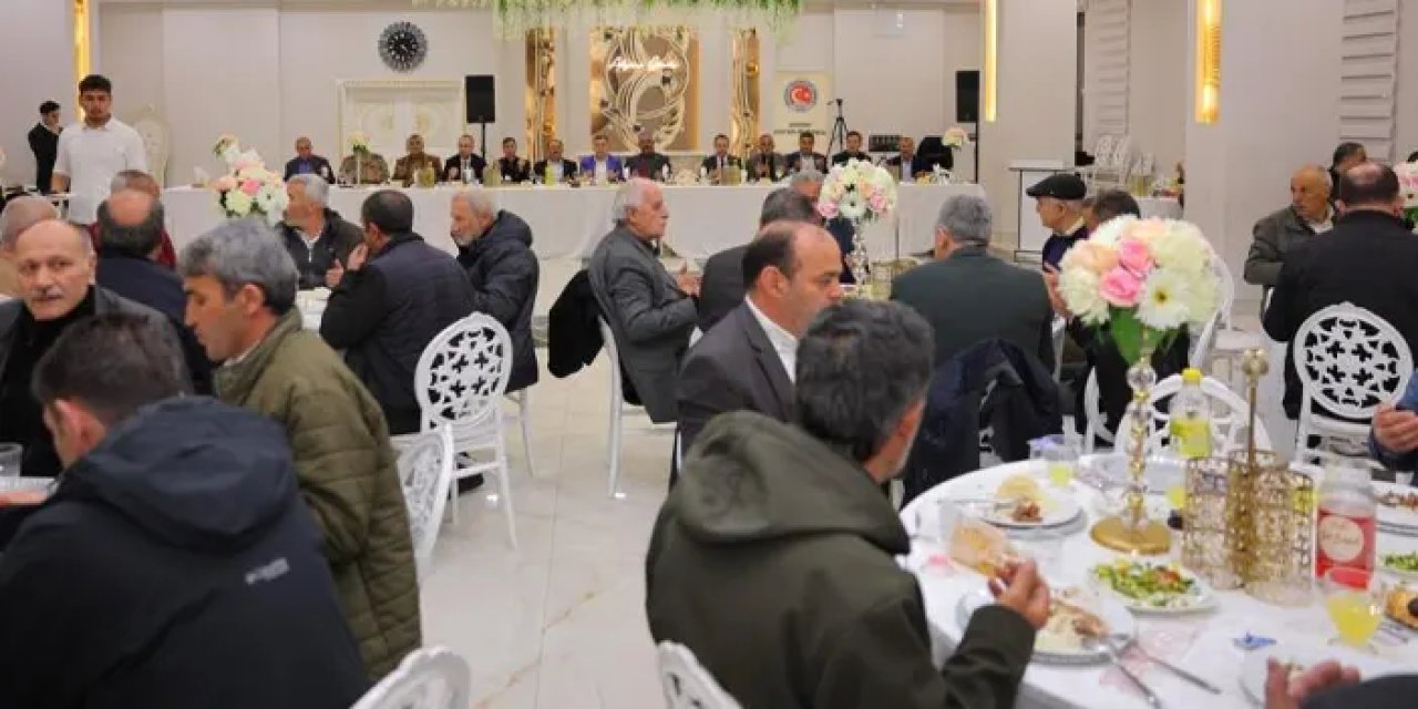 Bayburt’ta muhtarlar iftarda bir araya geldi!