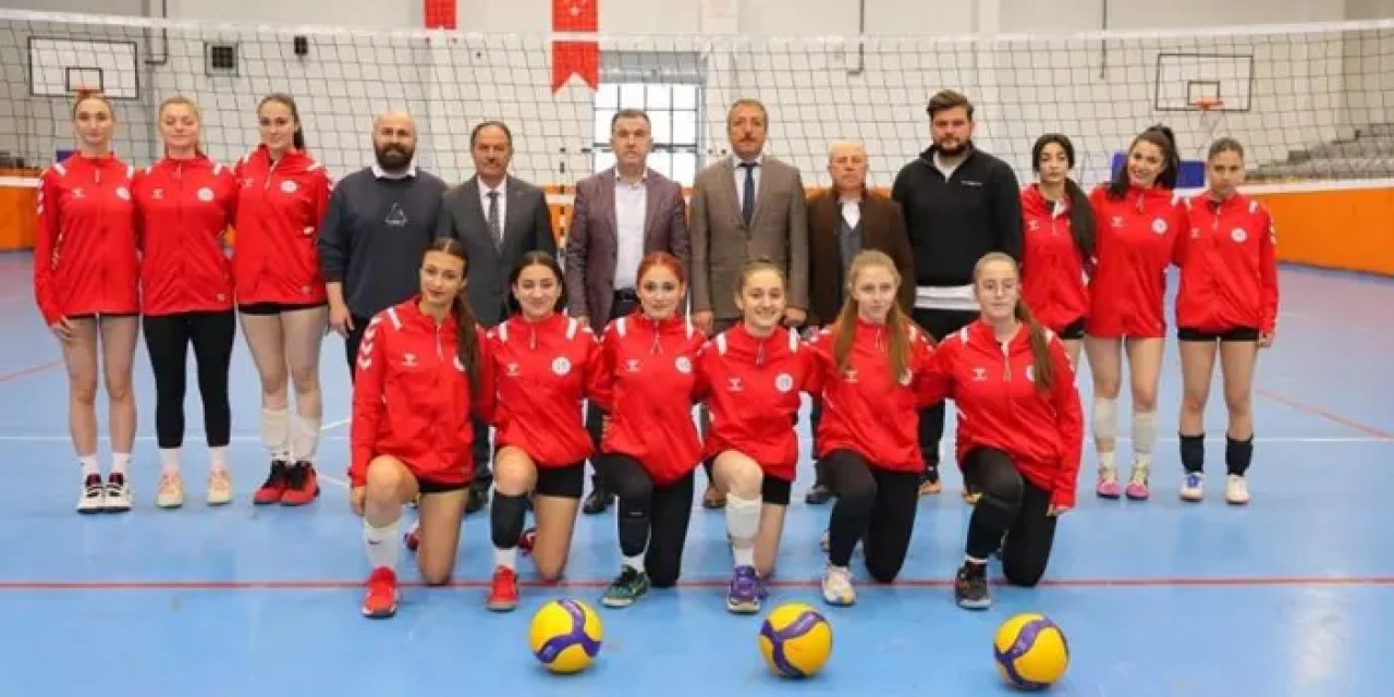 Bayburt’ta kadın voleybol takımı antrenmanlara başladı