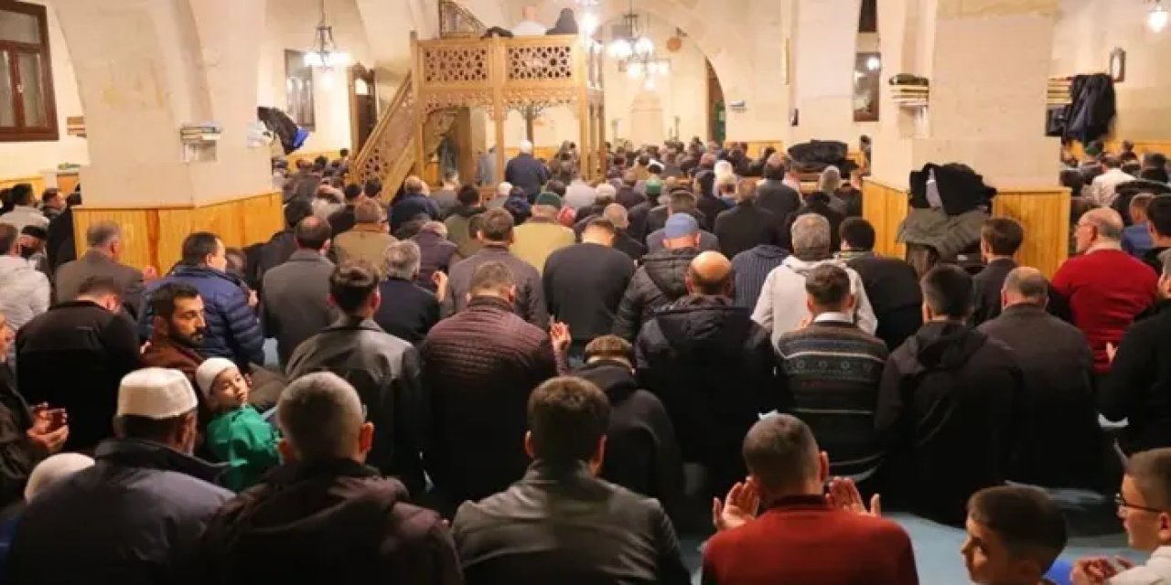 Bayburt’ta Kadir Gecesi dualarla idrak edildi!