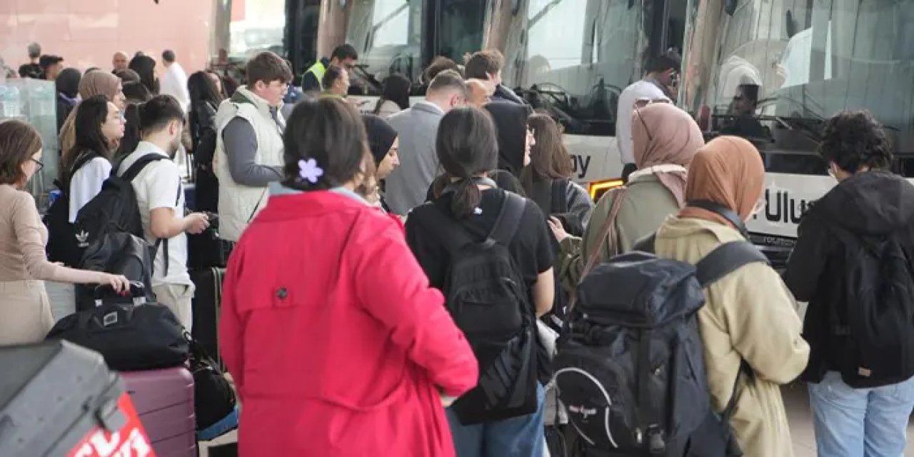 Samsun otogarında bayram mesaisi başladı: Öğrenciler yola çıktı