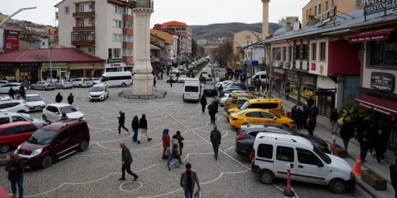 Bayburt’ta bayram yoğunluğu! Tatilciler akın etti