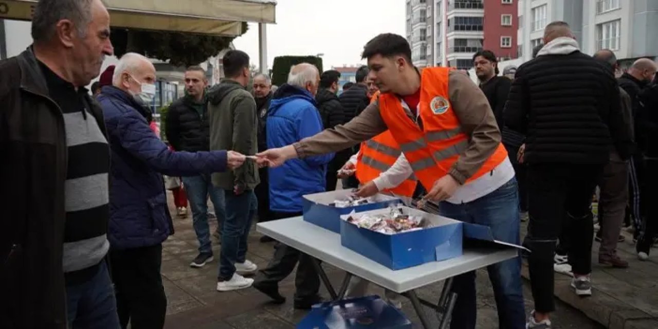 Samsun Atakum Belediyesi’nden bayram şekeri ikramı yapıldı!