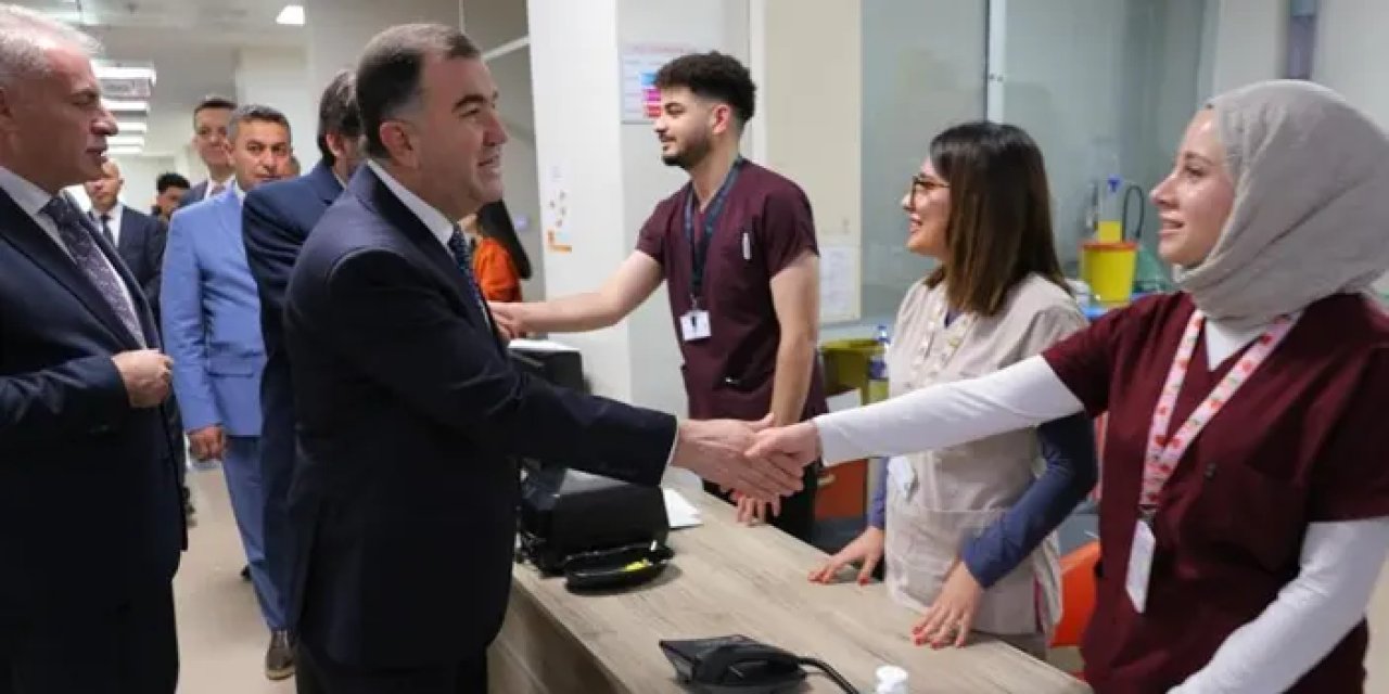 Bayburt Valisi Eldivan’dan hastaneye bayram ziyareti!