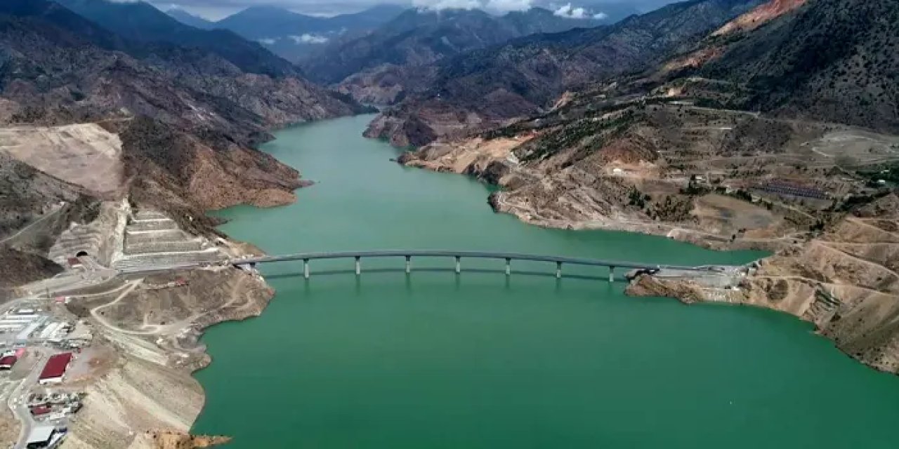 Artvin’in yeni ilçesinde viyadüklerle güvenli ulaşım sağlanıyor!