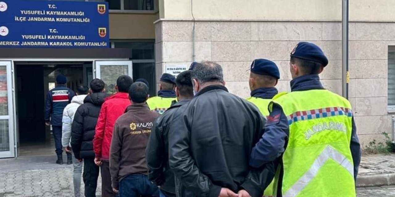 Artvin'de 4 düzensiz göçmen yakalandı