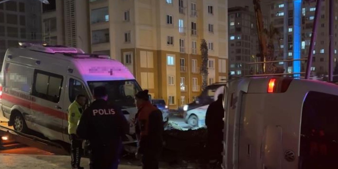 Samsun'da ambulans ile minibüs çarpıştı: 5 yaralı