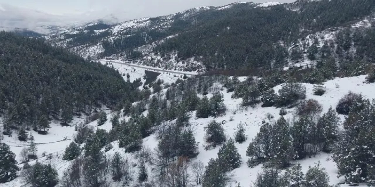 Gümüşhane Nisan’da karlandı! Ekipler sahada
