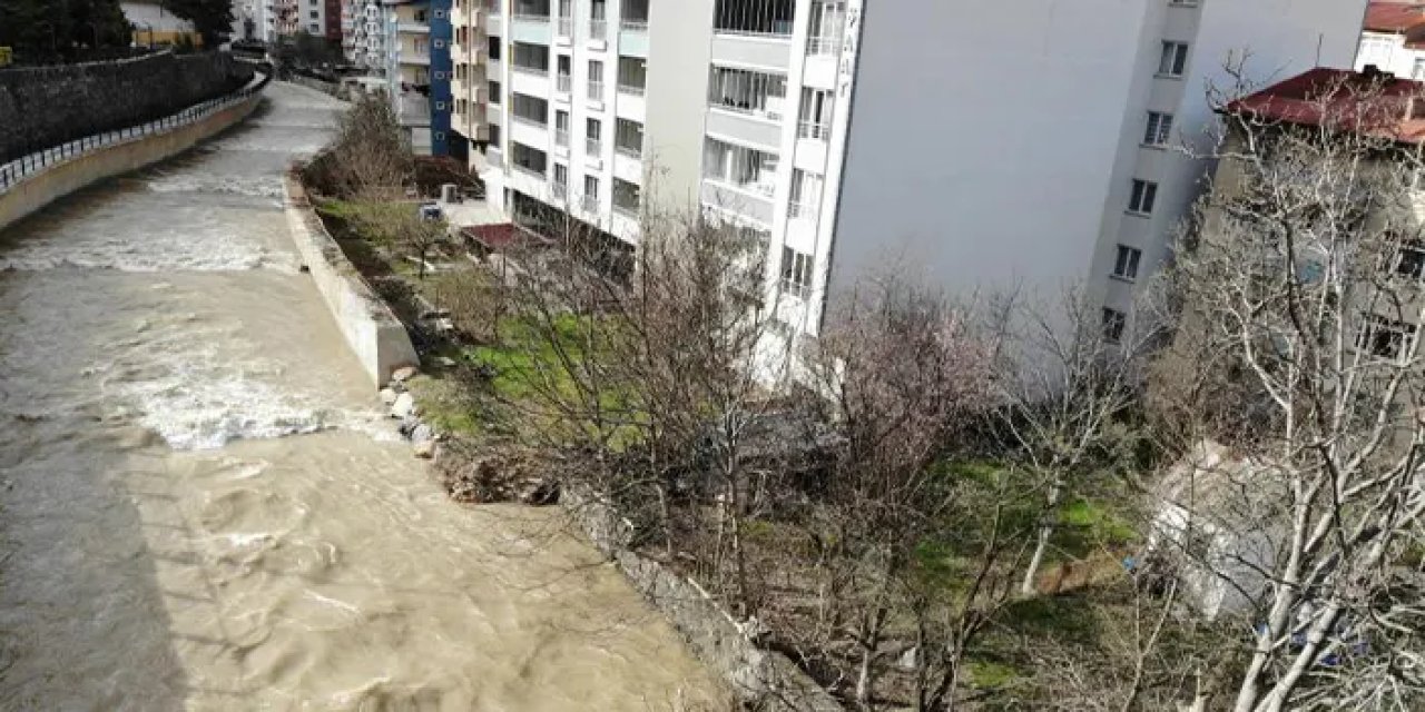 Harşit çayı taşma noktasında: Gümüşhane'de vatandaşlar tedirgin