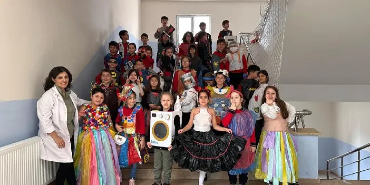 Samsun’da miniklerden geri dönüşüm defilesi