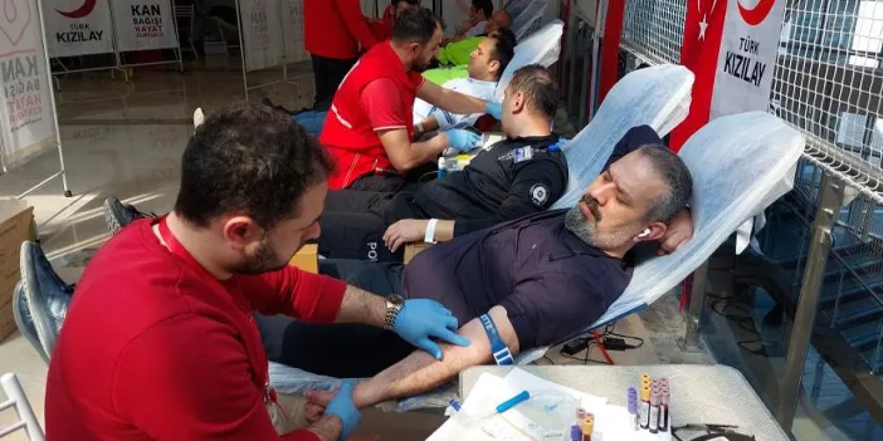 Samsun emniyetinden Kızılay’a kan bağışı!