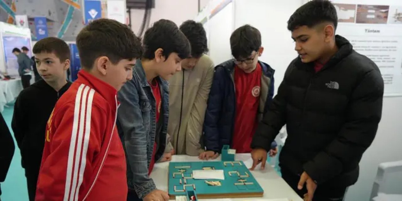 Samsun’da 20 bini aşkın öğrenciden bilim şöleni: TÜBİTAK proje sergisi açıldı