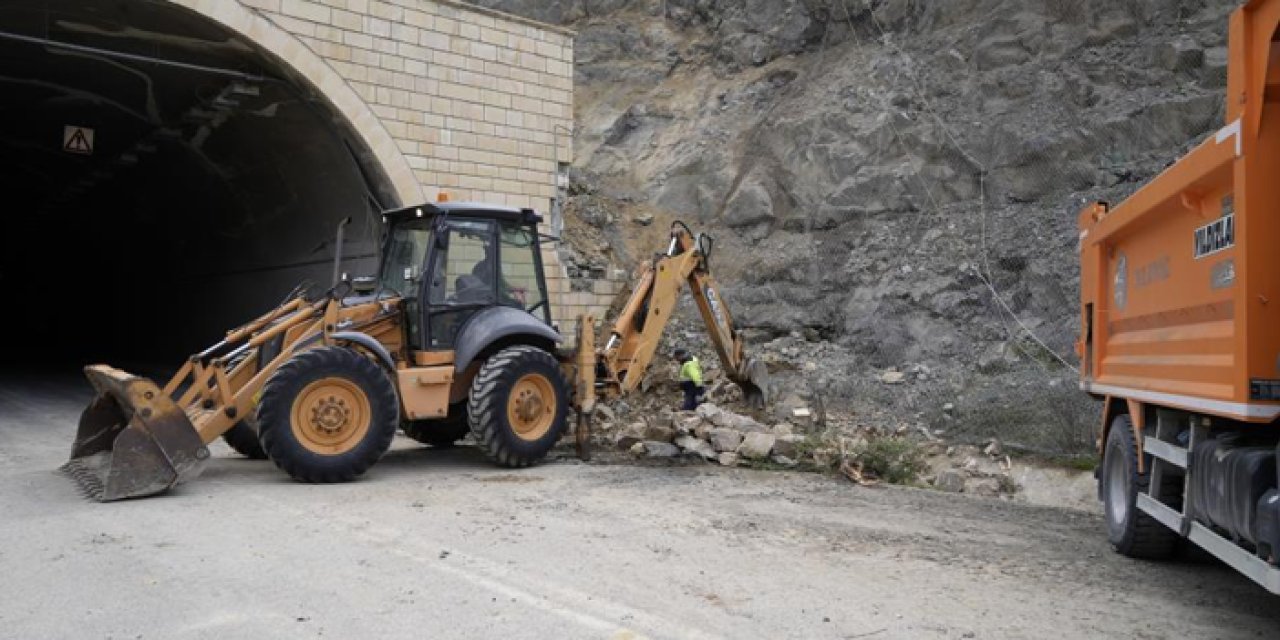 Gümüşhane'de heyelanlı bölgede temizlendi