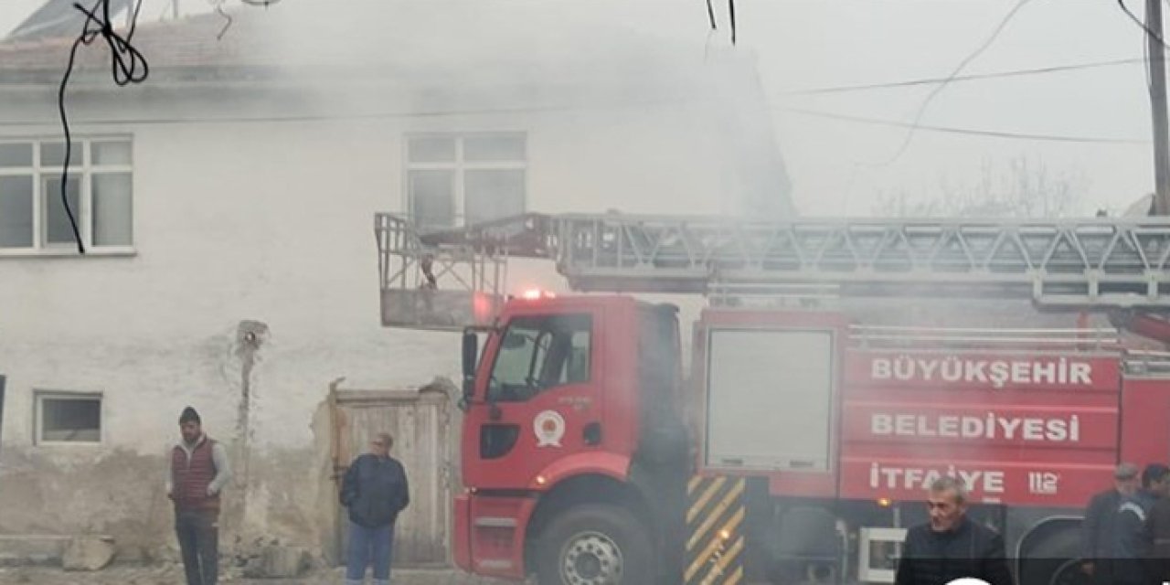 Samsun'da çıkan yangında ahşap ev kullanılmaz hale geldi