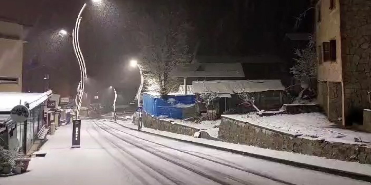 Nisan Karı Ayder Yaylası’nı Beyaza Bürüdü: Turistler Şaşkın