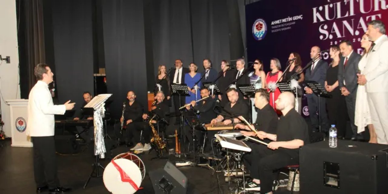 Trabzon'da müzik öğretmenleri "zamansız şarkılar" ile beğeni topladı