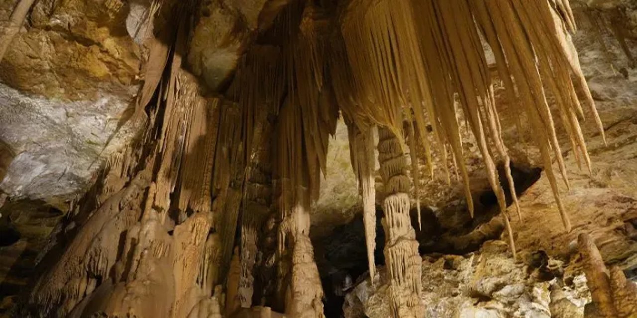 Gümüşhane'nin yer altı sarayı: Karaca Mağarası yeni sezonda ziyaretçilerini bekliyor