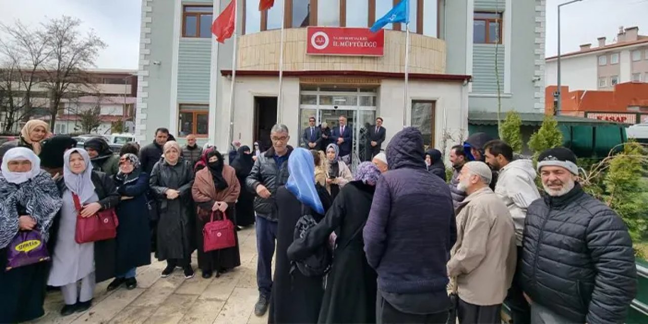 Bayburt’tan kutsal yolculuk: Umreciler dualarla uğurlandı