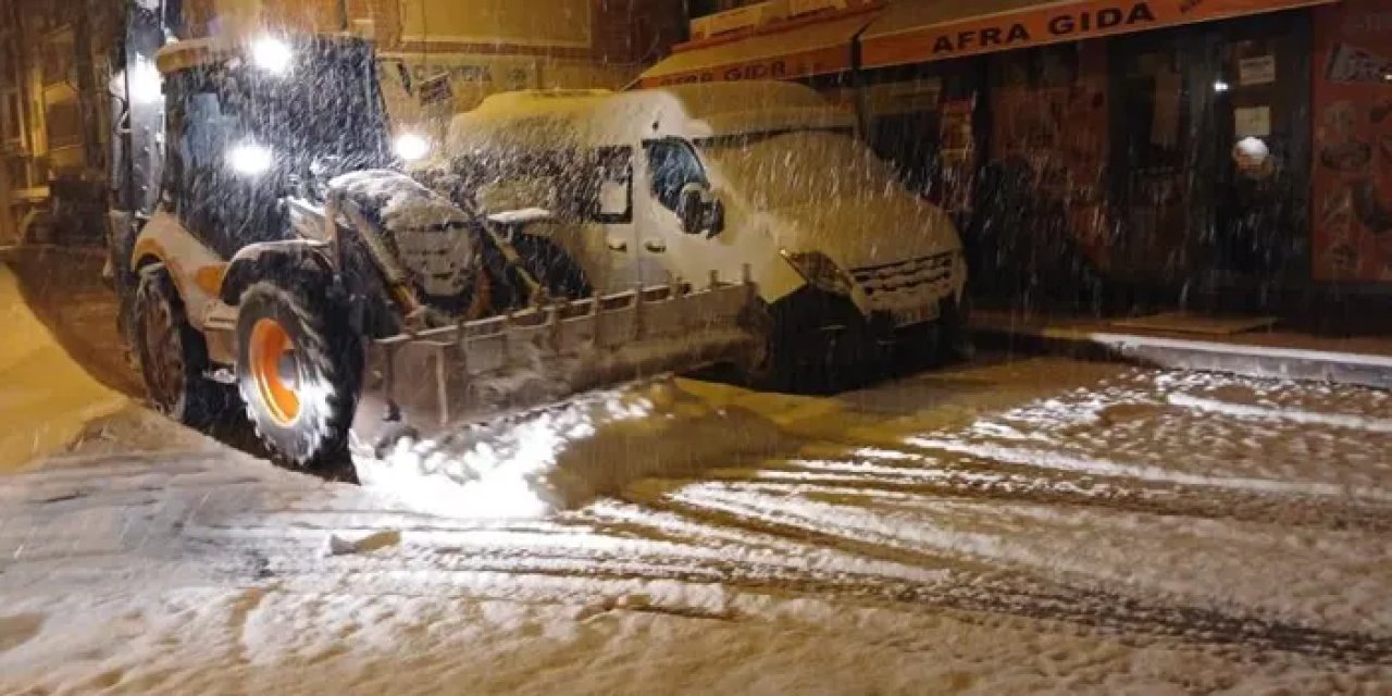 Bayburt’ta ekiplerden karla mücadele!