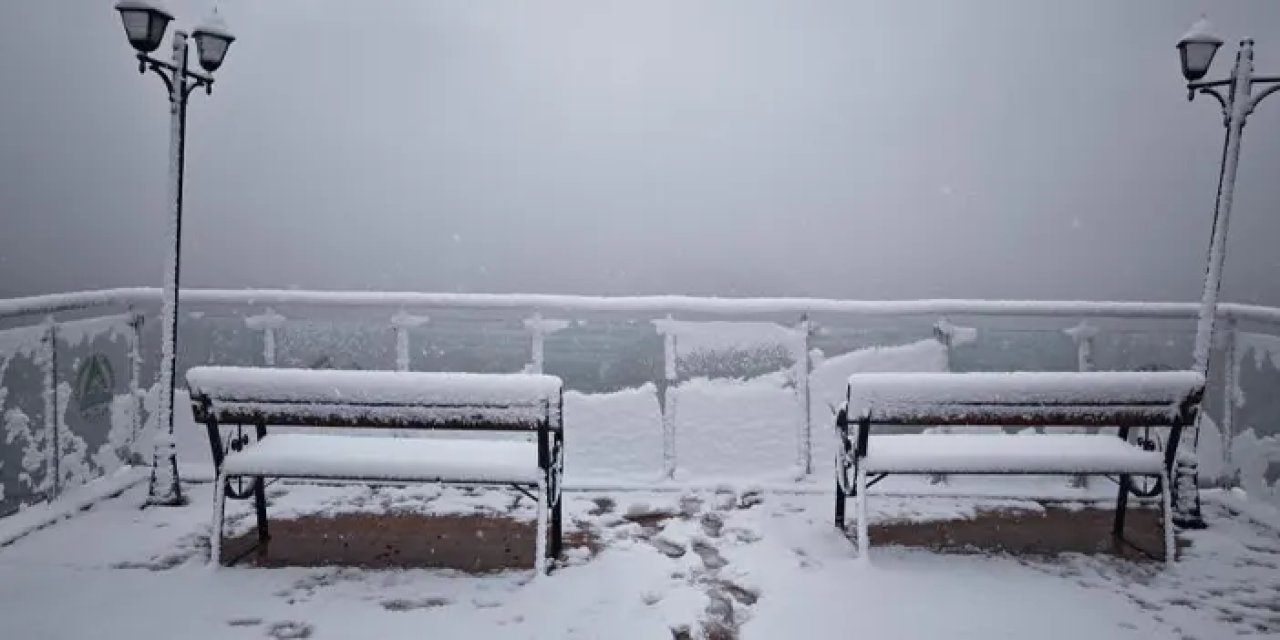 Artvin’de sabah saatlerinde kar sürprizi yaşandı!