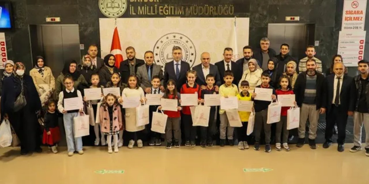 Bayburt’ta miniklerden farklı model çantalar!