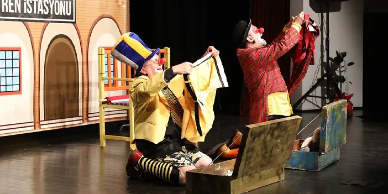 Akçaabat’ta çocuklar tiyatro ile bir arada