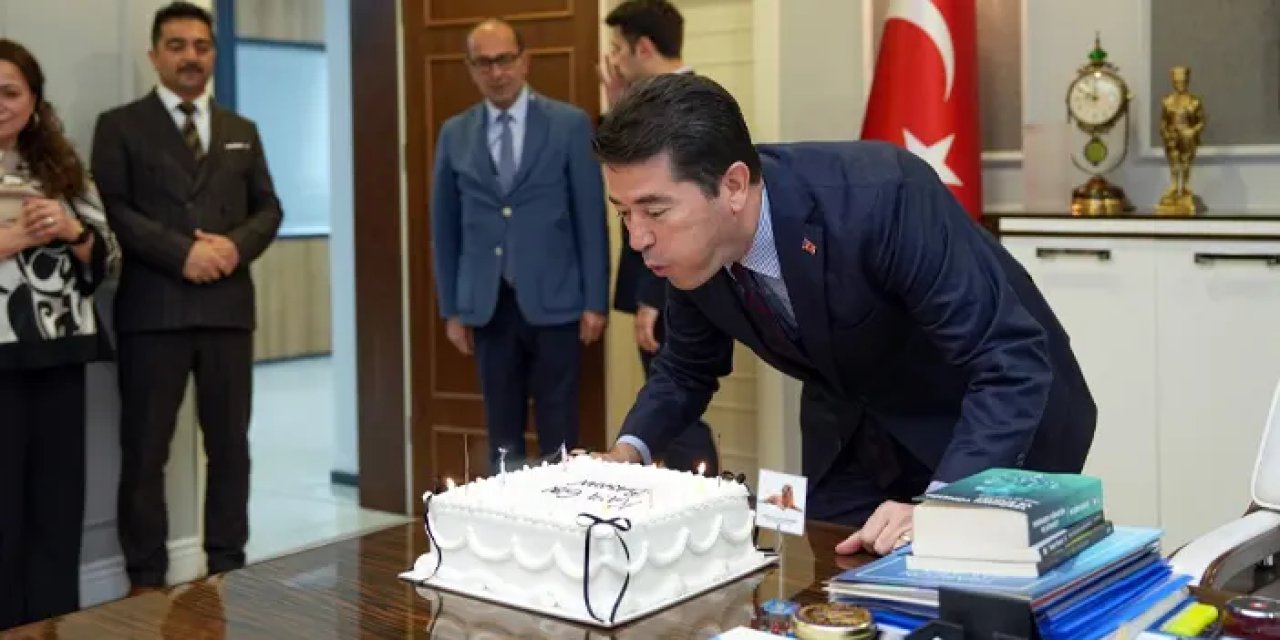 Başkan Kaya’ya sürpriz doğum günü kutlaması!