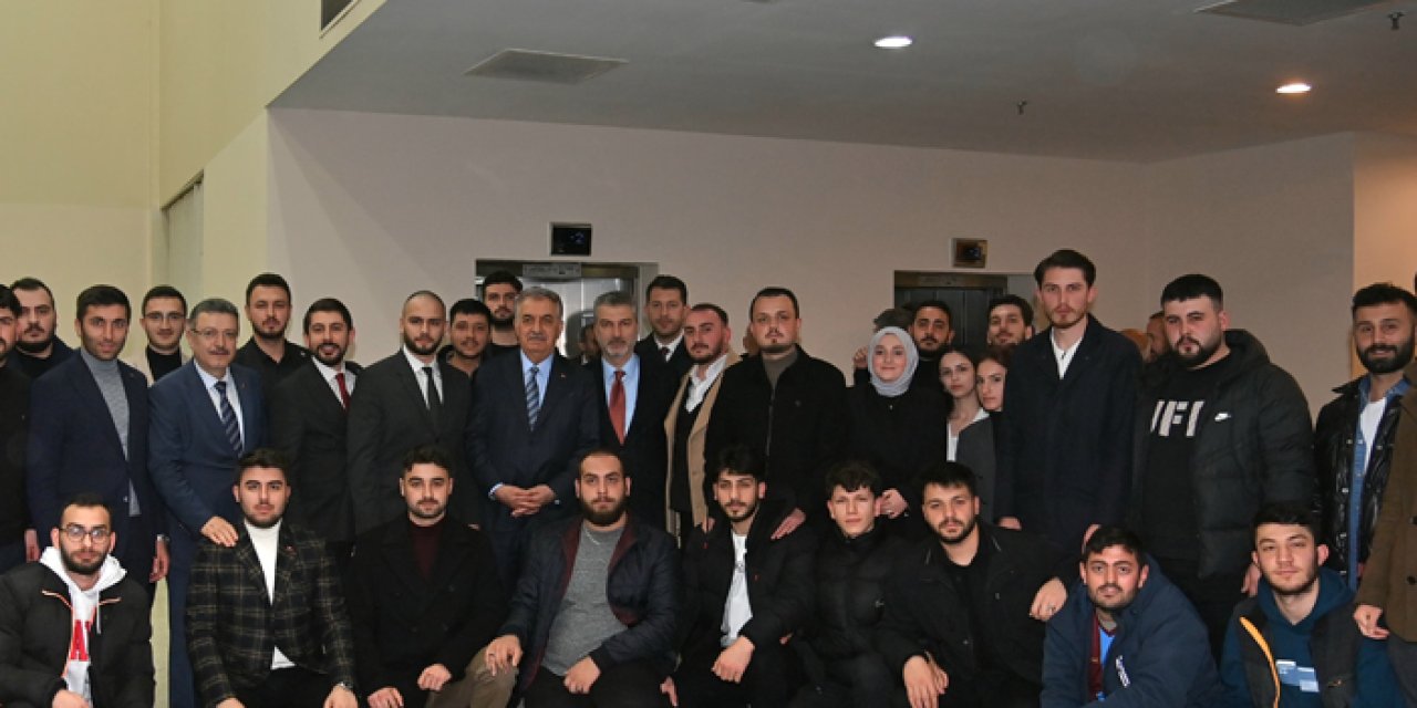 Hayati Yazıcı tecrübelerini gençlerle paylaştı