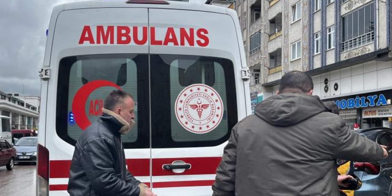 Ordu'da hafif ticari araca çarpan motosikletin sürücüsü yaralandı