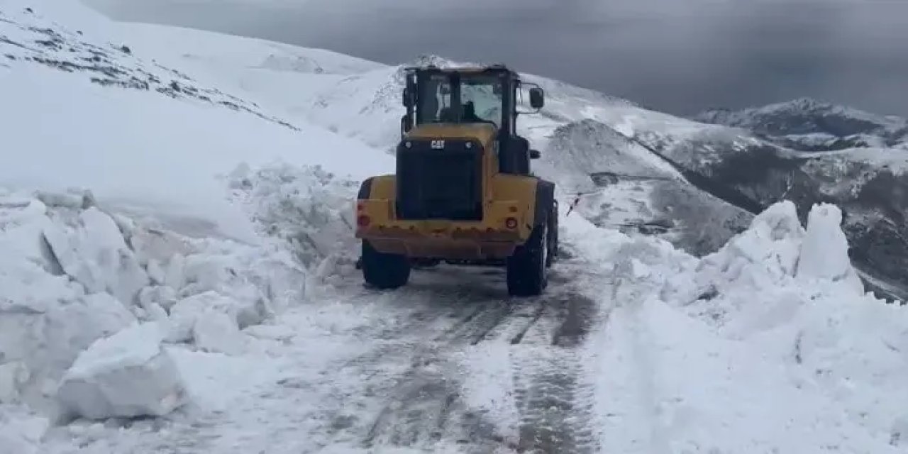 Bayburt’ta Nisan ayında karla mücadele sürüyor!