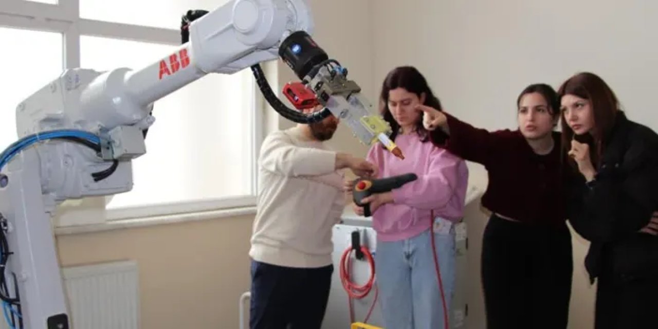 Samsun’da endüstriyel robotlara kadın eli değdi