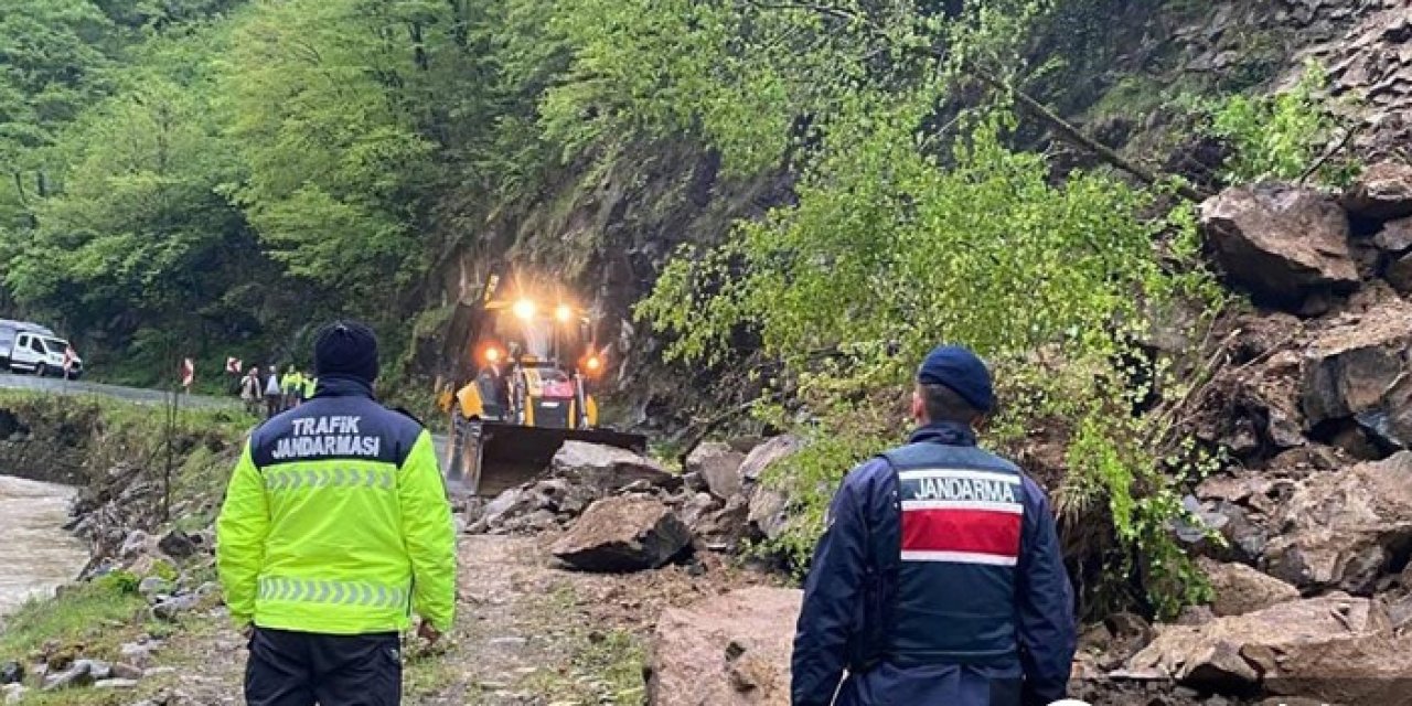 Giresun'da heyelan nedeniyle kapanan Bulancak-Kovanlık kara yolu kısmen açıldı