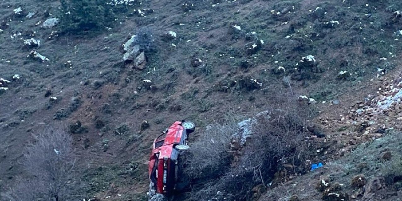 Gümüşhane'de uçuruma devrilen otomobildeki 3 kişi yaralandı