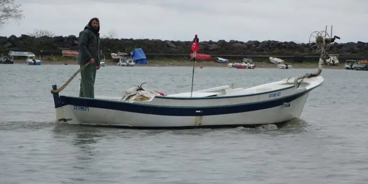 Trabzonlu 50 yaşındaki balıkçı annesinin hayali için üniversite okuyor!